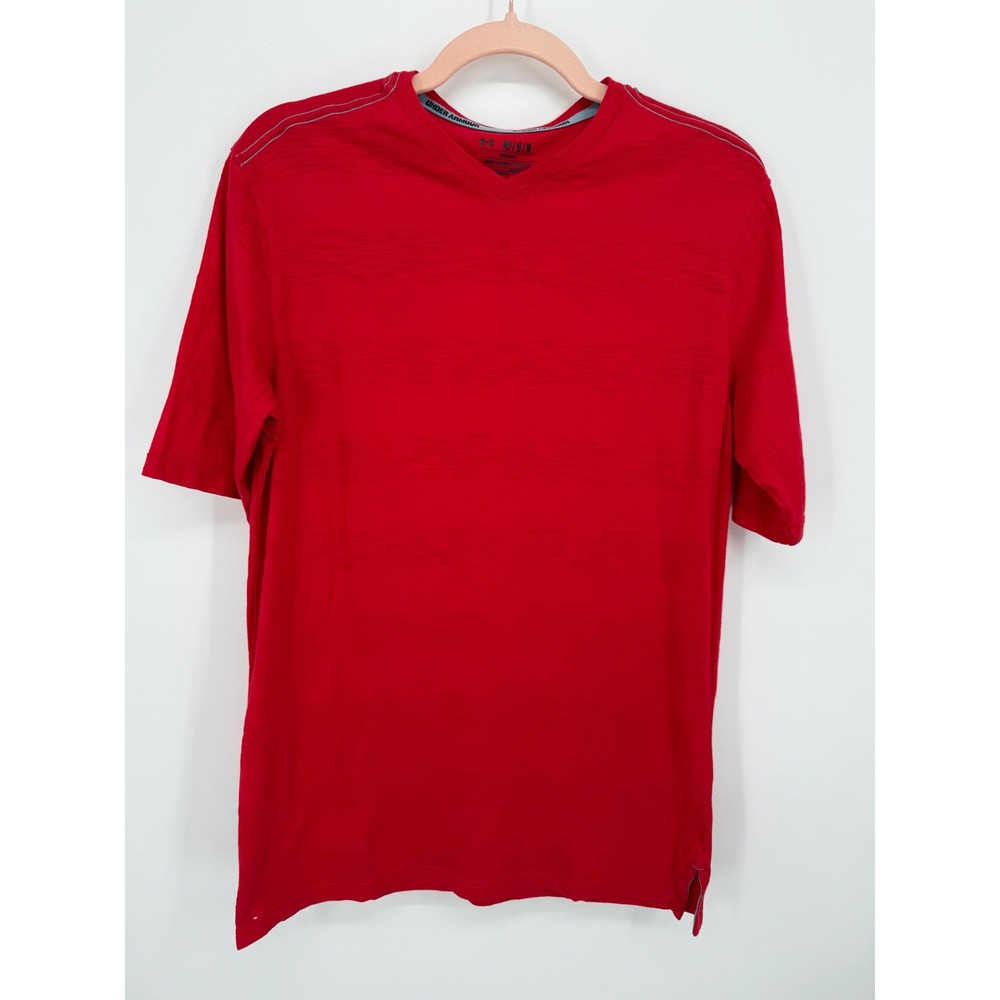 Under Armour HeatGear T‎ Shirt Mens Medium Red V Neck Short Sleeve Athletic Logo